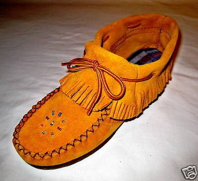 NIB WOMENS INDIAN TAN SUEDE FRINGE MOCCASINS W/SOLE   6