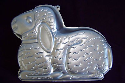Wilton Loveable Lamb cake pan laying sheep Easter aluminum mold GUC