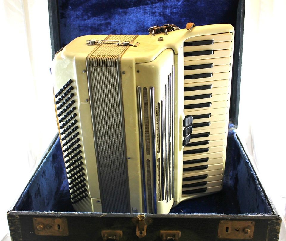 vintage accordion in Accordion & Concertina