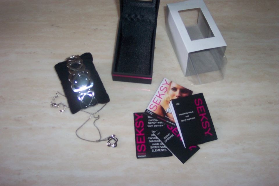 Sekonda Ladies Seksy Wrist watch and Pendant. NEW   Hidden Hearts 