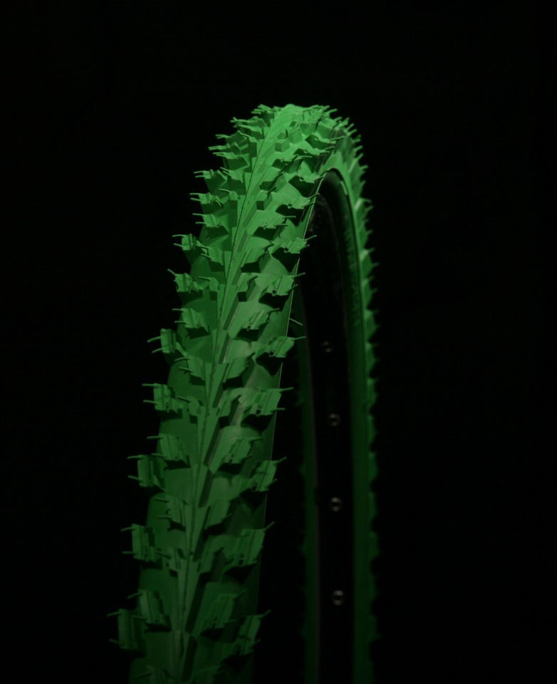 PAIR OF COOL GREEN MTB TYRES 26 x 1.90 LS089