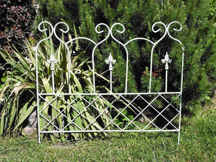   Iron Lattice Fence   Great Trellis or Border Edging for Garden Flowers