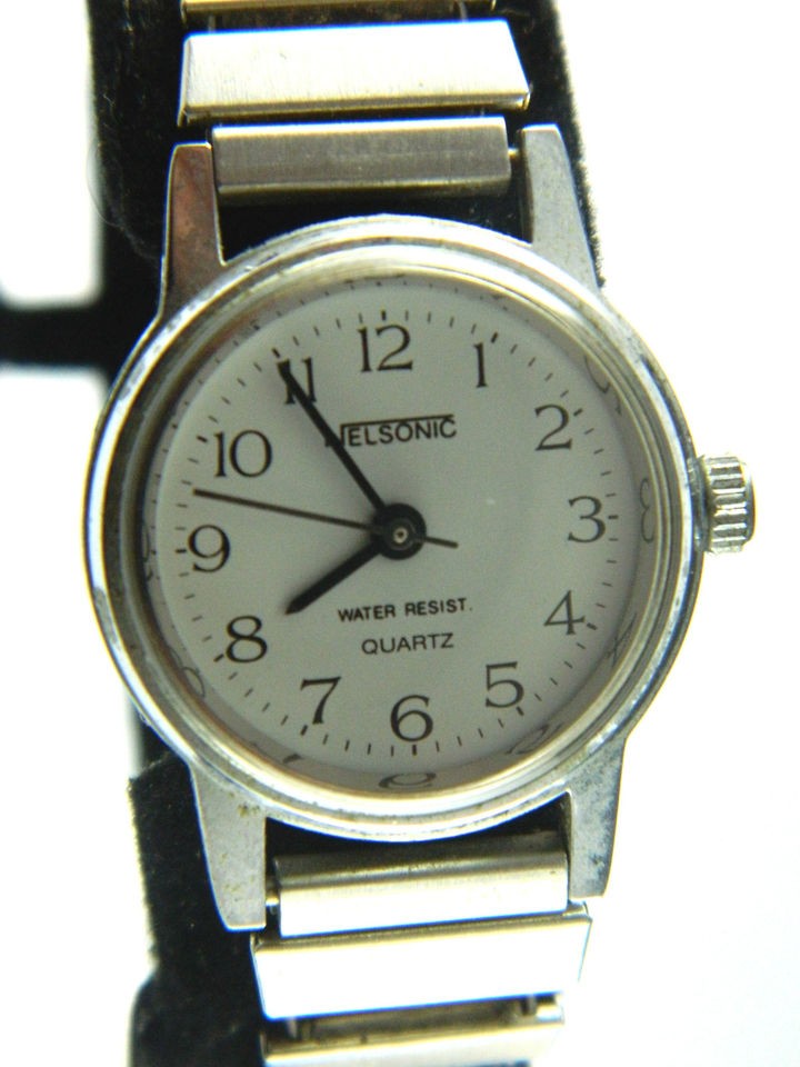 VINTAGE NELSONIC PETITE FACE WATCH/QUARTZ /WATER RESISTAN