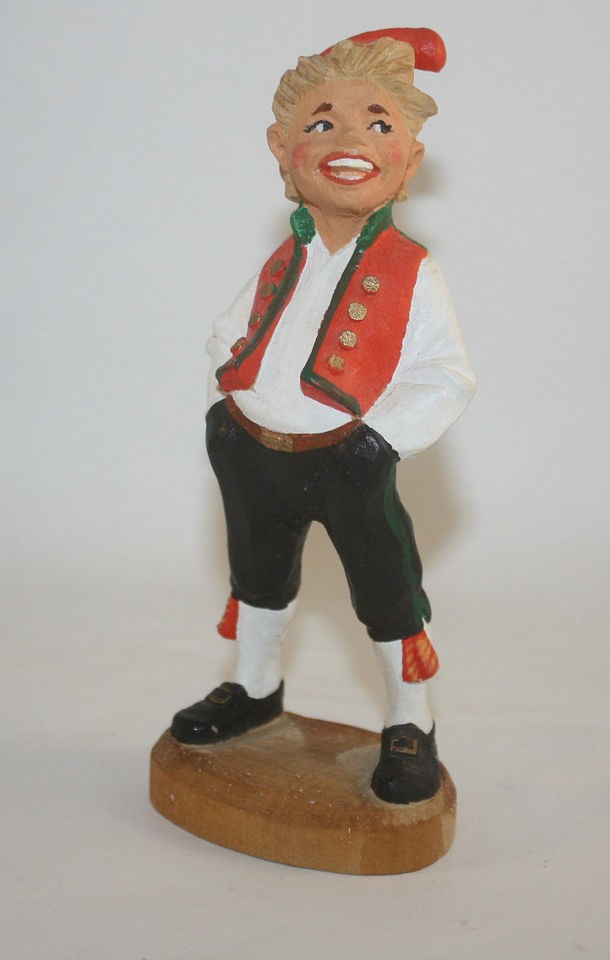 Vintage HENNING NORWAY HAND CARVED HIGHLANDER/BOY FIGURINE