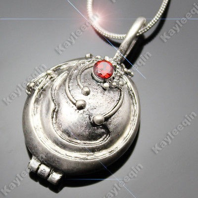 vampire necklace in Necklaces & Pendants