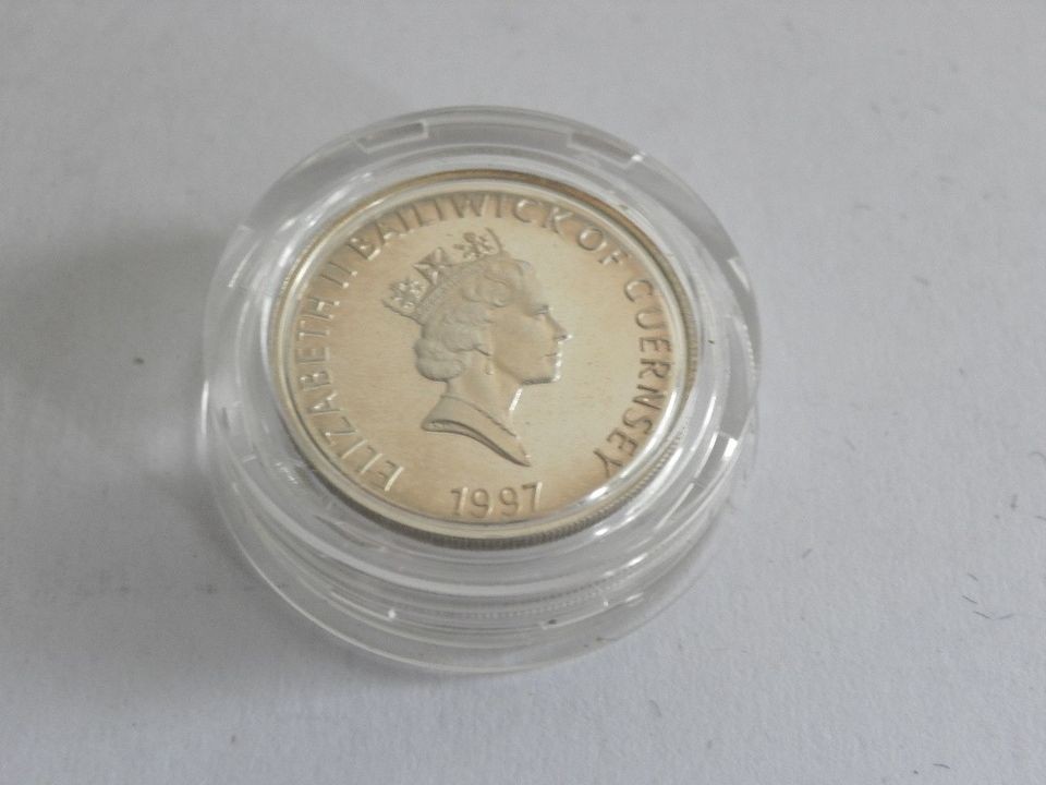 GUERNSEY SILVER POUND COIN ELIZABETH II GOLDEN WEDDING