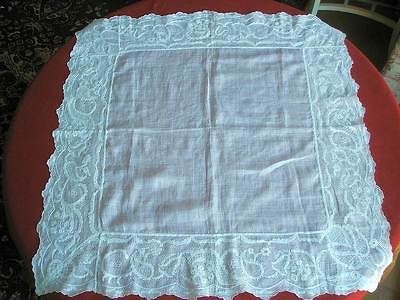 VERY FINE ANTIQUE HANDKERCHIEF WITH DRESDEN WORK EMBROIDERY DATING 