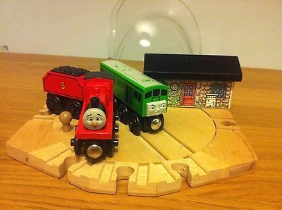 RARE JAMES GOES BUZZ BUZZ & CHRISTMAS THOMAS TANK ENGINE WOODEN 