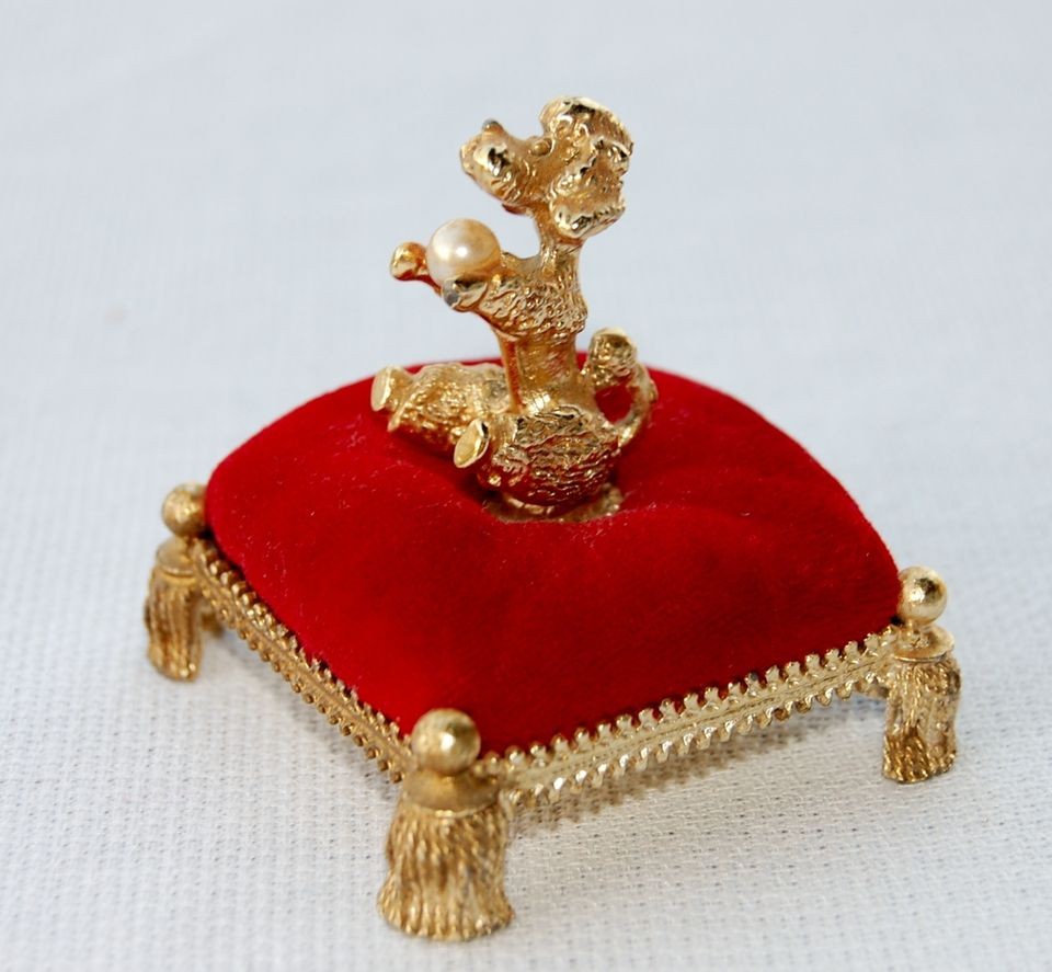 Vintage Florenza~Poodl​e & A Pearl on Velvet Pillow~ Hat Pin Cushion