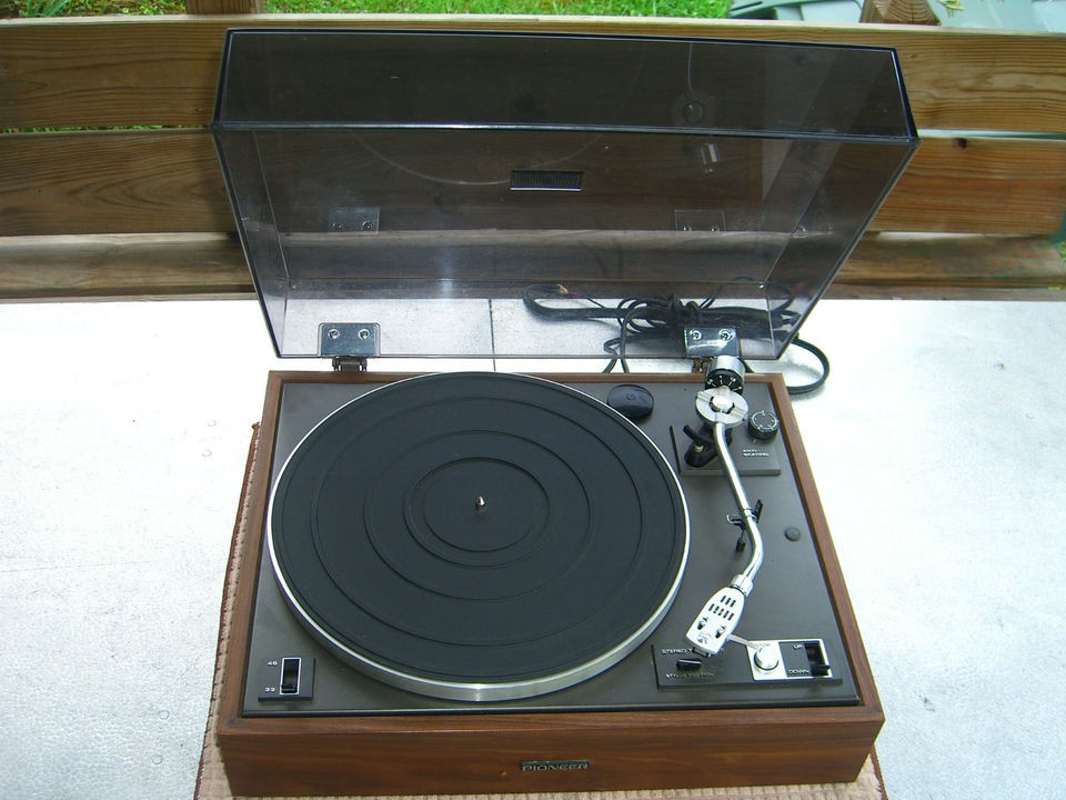 pioneer in Record Players/Home Turntables