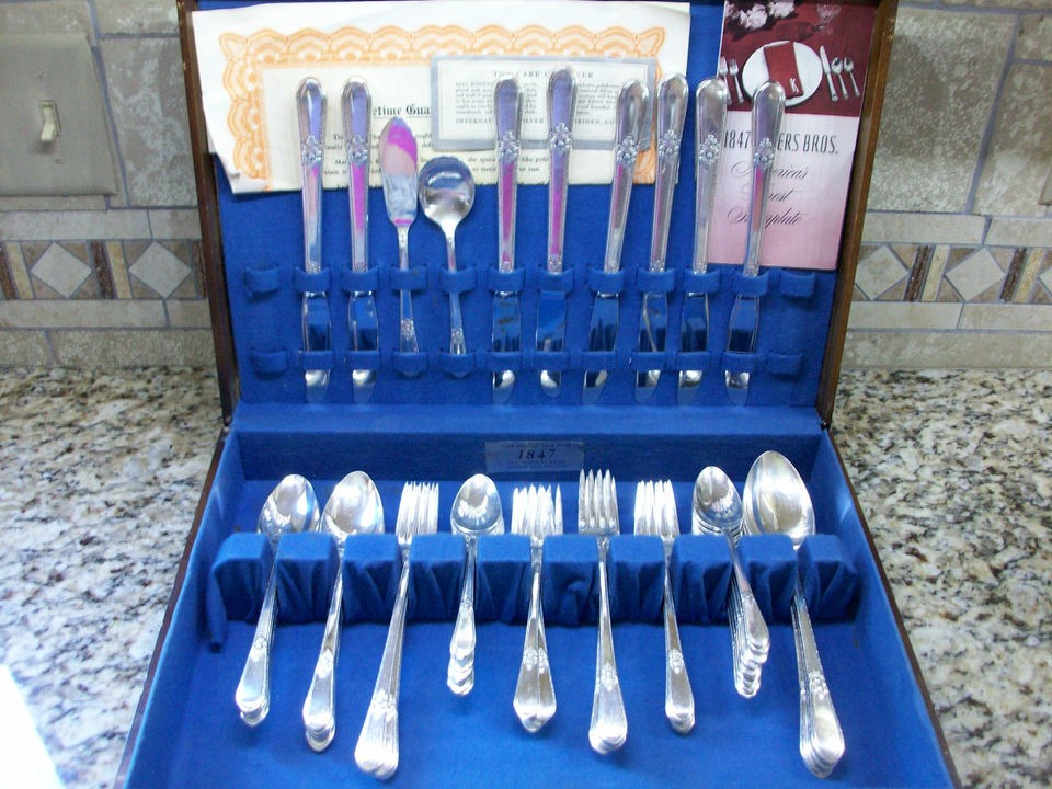 1847 ROGERS BROS 54 SILVERWARE SILVERPLATE SET & BOX 1930 ADORATION 