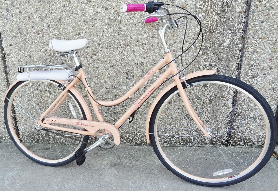   Nancy Ladies Bike in Peach Comfort Bicycle 700c Wheels Fenders Rack