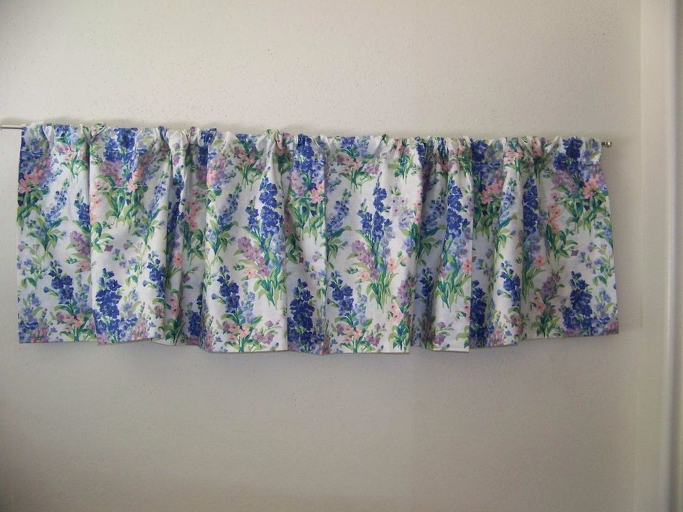 LAURA ASHLEY BLUE/LAVENDER & PINK FLORAL VALANCE 82 X 18