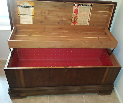 Vintage/Antiqu​e Cedar Chest ROOS Art Deco W Certificates, Shelf 