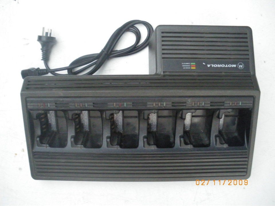 MOTOROLA XTS 3000, XTS3500, XTS 5000 6 bay battery charger