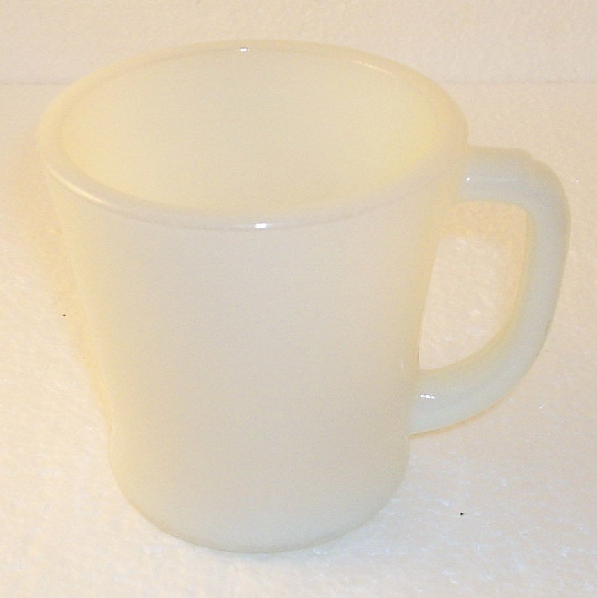 VINTAGE FIRE KING WHITE IVORY D HANDLE 1948 50S MUG