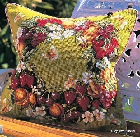 Glorafilia STRAWBERRY WREATH CUSHION FRONT tapestry kit