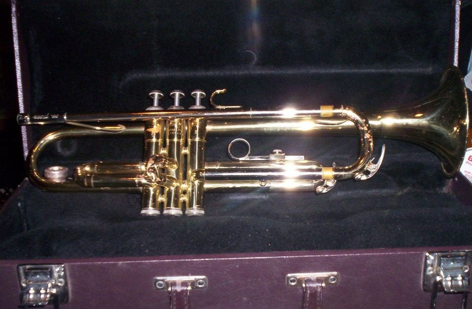 YAMAHA MODEL YTR 2320 TRUMPET IN HARD CASE