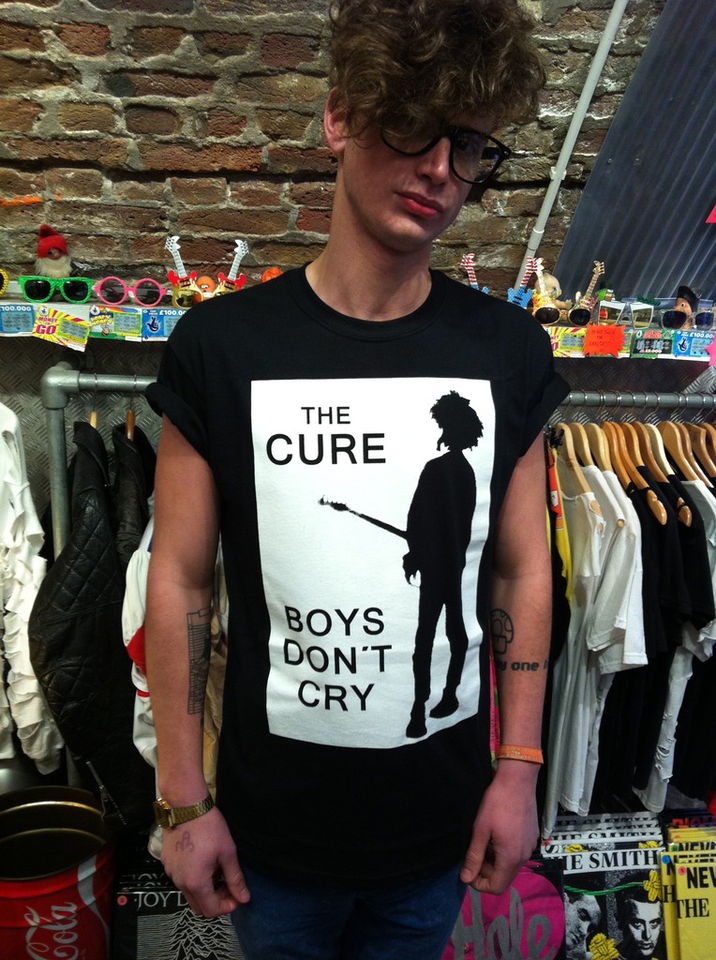 THE CURE T SHIRT VTG PUNK ART POP MUSIC BOYS DONT CRY ROBERT SMITH