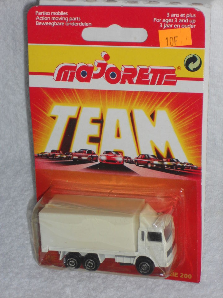 Majorette TEAM 200 Series   No Number COE Box Truck   White w/ No 