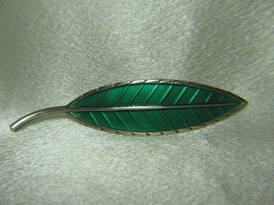 IVAR HOLT NORWAY STERLING SILVER & GREEN ENAMEL LEAF PIN/BROOCH