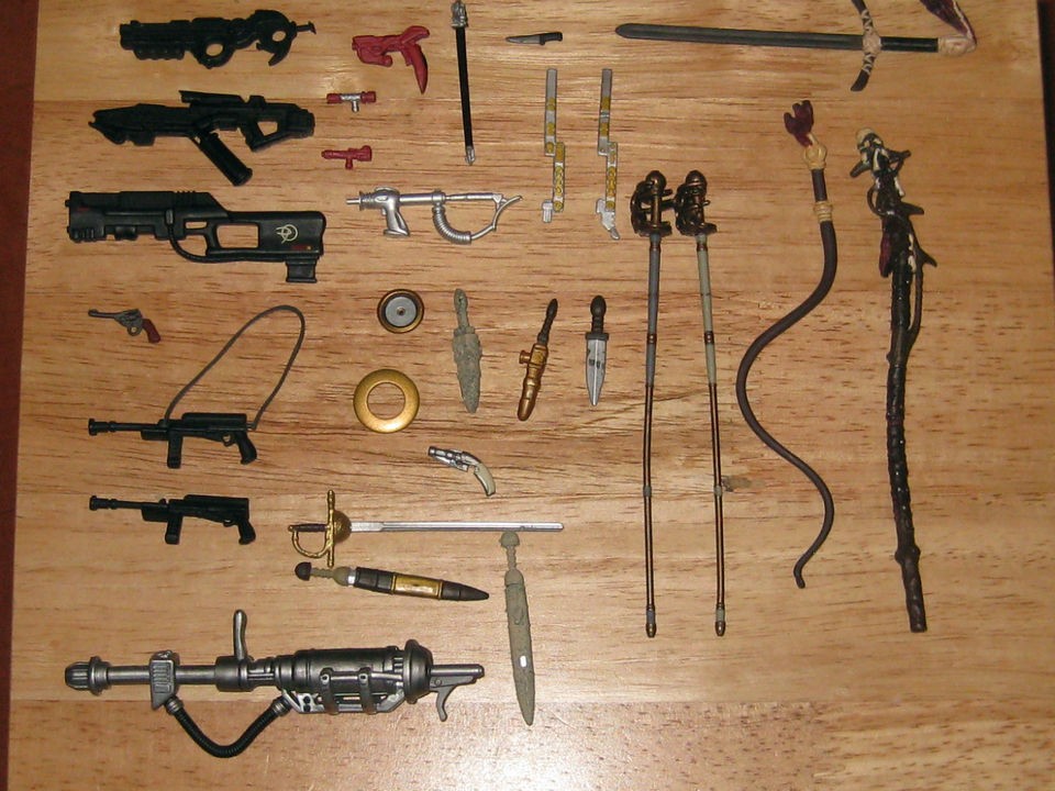 DR WHO FIGURE ACCESSORIES   WEAPONS FOR YOUR 5 FIGS   GREAT CHOICE 