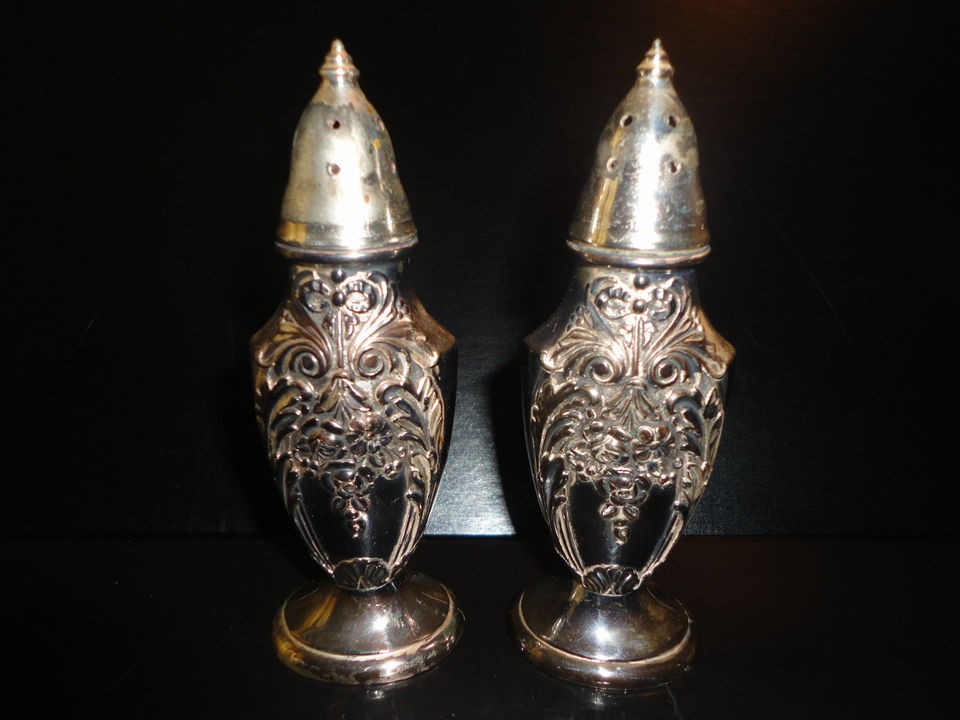Vintage salt and pepper shakers POOLE SILVER CO. STUNNING
