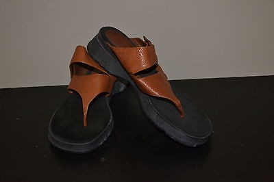 COLE HAAN HAVANA BROWN LEATHER FLIP FLOP SANDALS WORN ONE TIME LADIES 