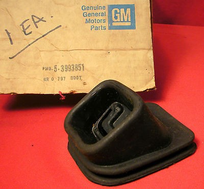   GM 3993851 CLUTCH FORK BELLHOUSING RUBBER BOOT 1961 81 PONTIAC CHEVY