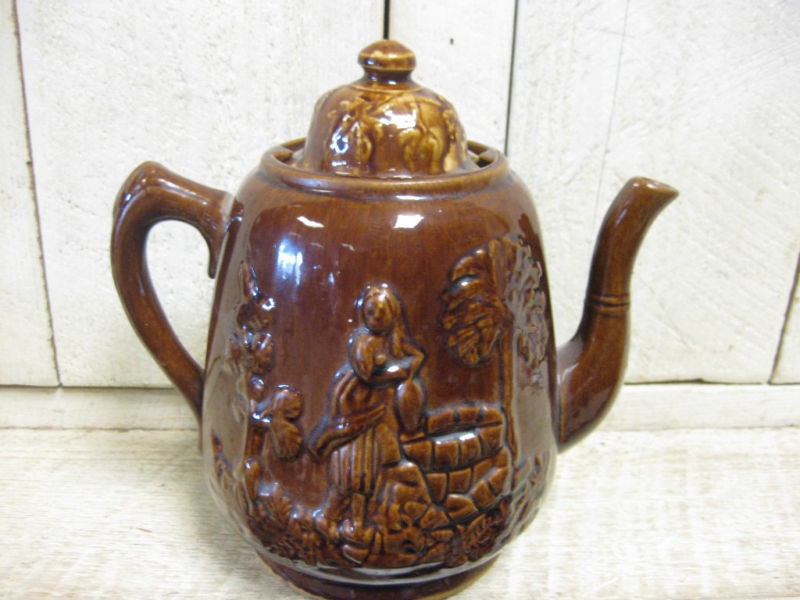 Bennington ? Rockingham ? Rebecca Old Pottery Teapot