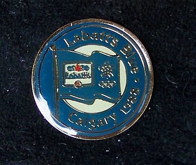 1988 Calgary Winter Olympic Pin ROUND LABATTS Brewery Blue Flag BEER 