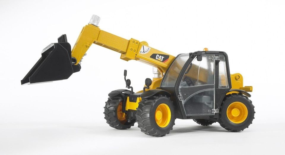 Bruder 02142 CAT Telehandler (NIB)