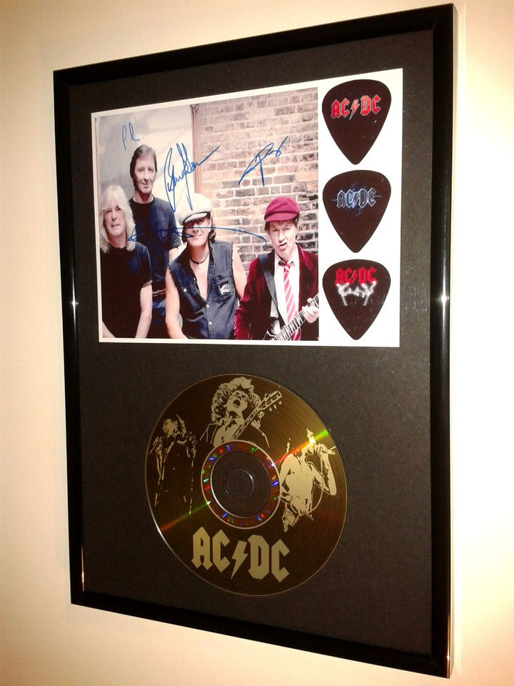     SIGNED FRAMED GOLD COLLECTORS CD DISPLAY DISC AC/DC back in black