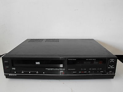 VINTAGE SANYO VHS MODEL NO. VHR 2250 RECORDER/PLAYER   WITHOUT REMOTE 