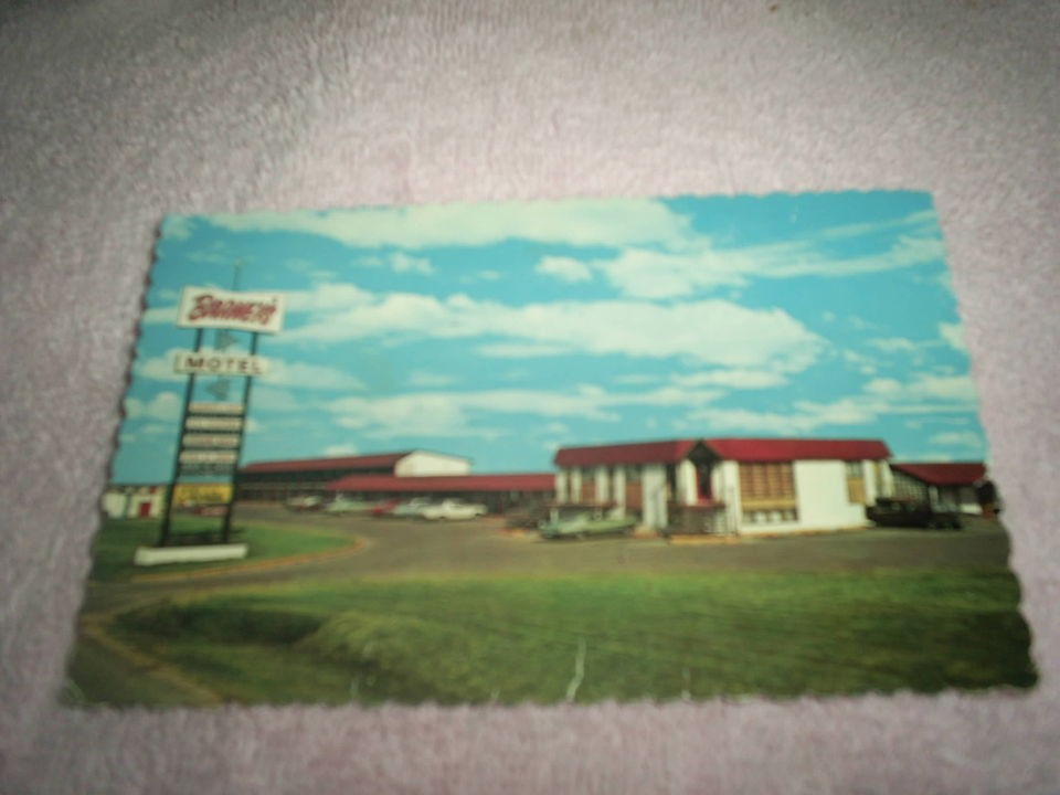 BARNEYS MOTEL ~ BRANDON, MANITOBA, CANADA ~ POST CARD