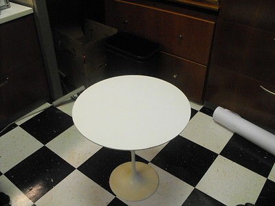 Knoll Saarinen 20 white laminate tullip table