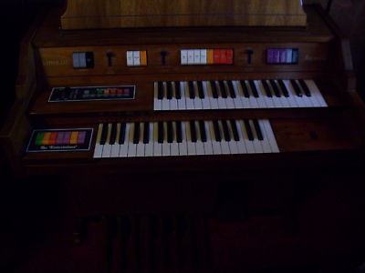 Kimball Entertainer keyboard in near mint condition