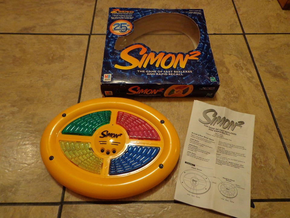 2000 MILTON BRADLEY  ELECT​RONIC SIMON 2 SIDED GAME W/BOX (LOOK)