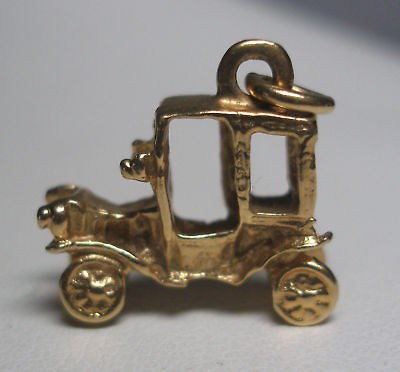 VINTAGE ESTATE SALE 14KT 3 DIMENSIONAL BUGGY CHARM