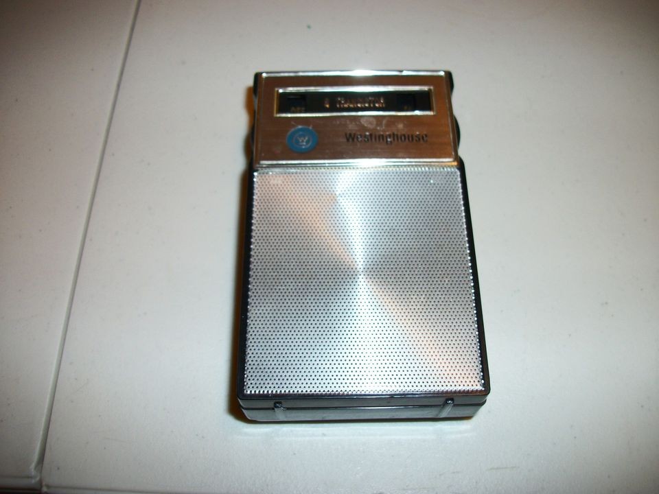 Westinghouse 8 Transistor Radio small hand held size   Japan