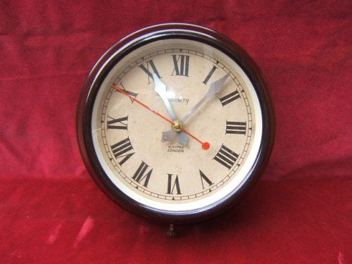 Clock Bakelite wall Magneta London vintage working BW1