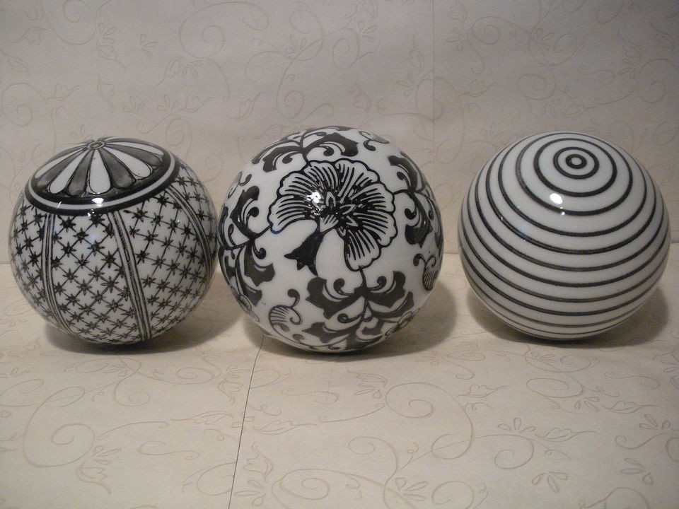   Elegant Black and White Design Ceramic Porcelain Decorative Balls NEW