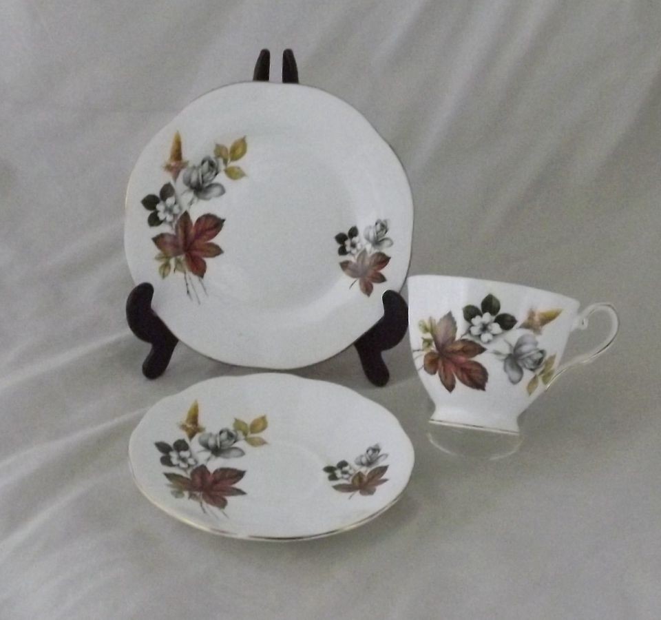 Elizabethan Fine BOne China Trio Pattern 3063 Autumn Leaves & Roses