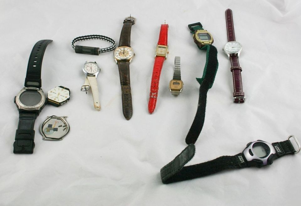 Lot of 9 Watches For Repair Lorus LA Express Twincept Timex Sergio 