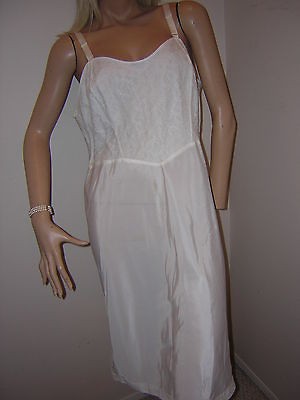 Vintage BARBIZON * 20 1/2 Little Lady * SAUCY Tafredda Ivory Lace Full 