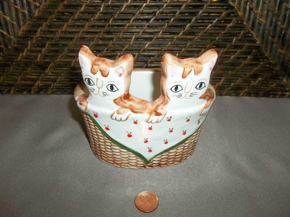 Kittens in laundry basket figurine planter vase ceramic Takahashi 