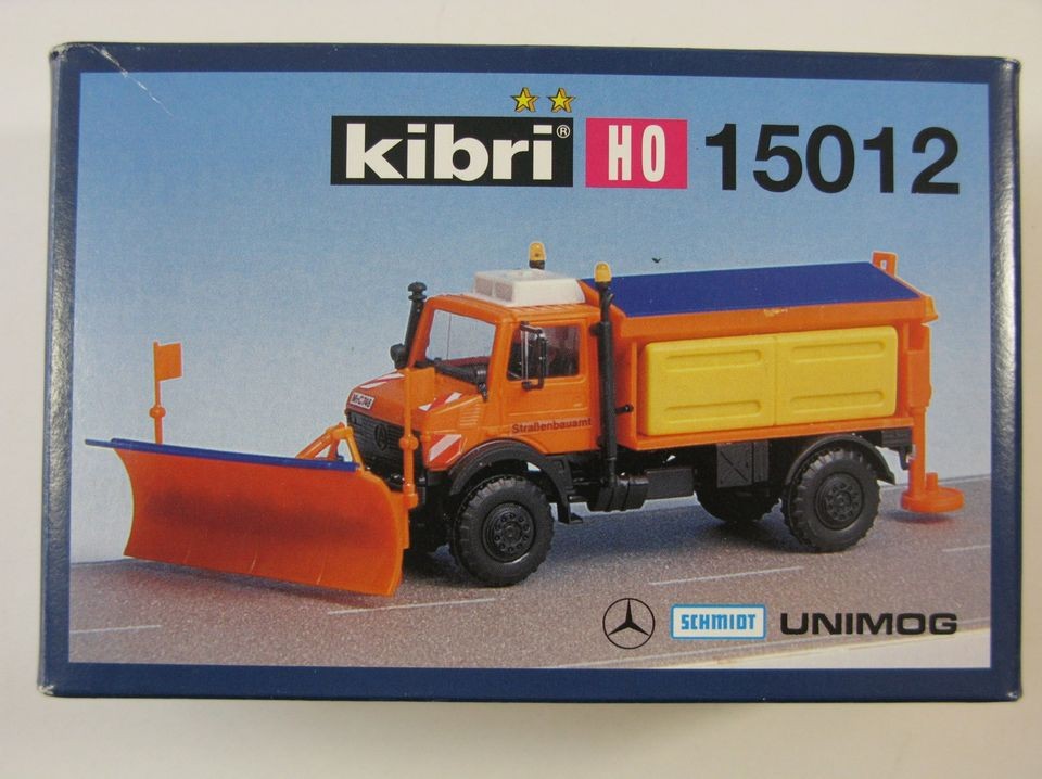   HO Scale Model 15012   UNIMOG StraBenbauamt PLOW With Salt Spreader