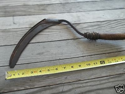 Atq HAND SCYTHE SICKLE OLD FARM 9  BLADE w WOOD HANDLE HALLOWEEN 