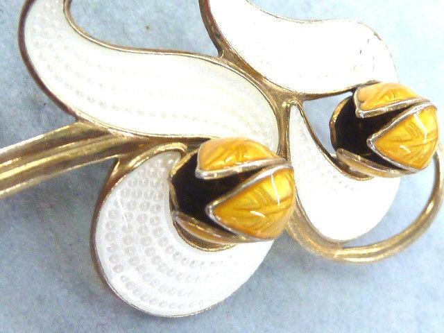   AKSEL HOLMSEN YELLOW WHITE ENAMEL STERLING SIVLER PIN NORWAY SILVER