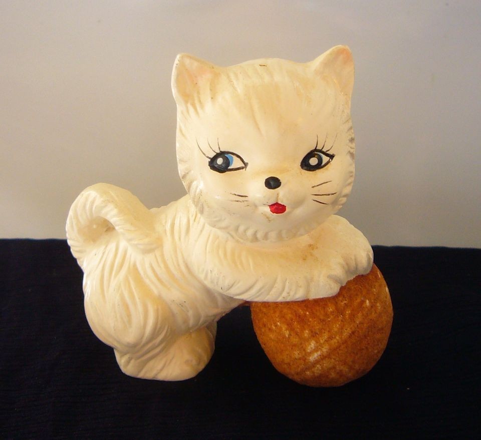 Chadwick Cat Vintage Made in Japan Yarn 3.5 Tall Ceramic